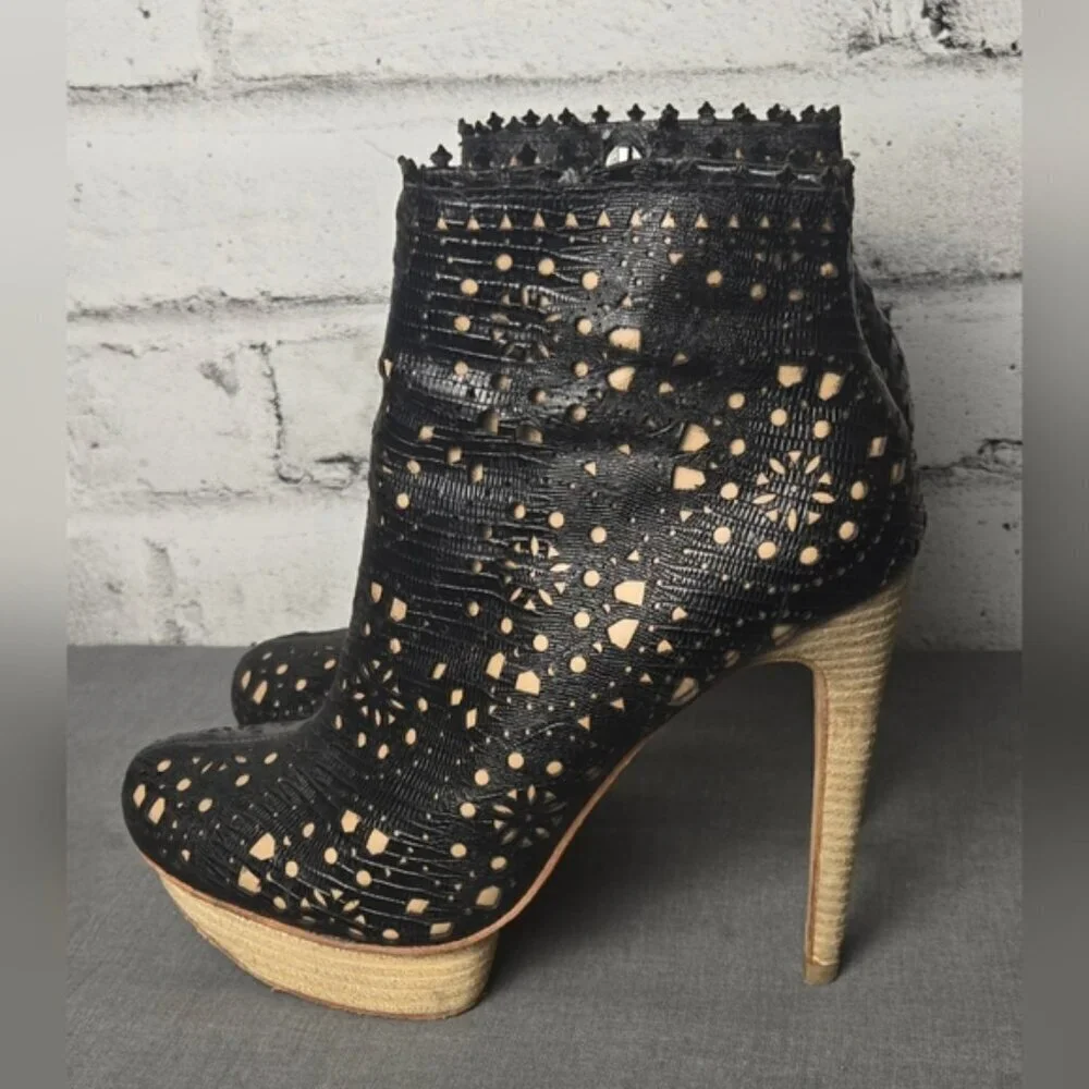 BCBGMAXAZRIA Laser Cut Platform Booties Black Tan Stiletto | 6.5